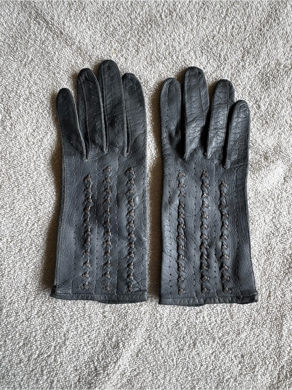 Women’s Black Leather Driving Gloves - Classic Style
